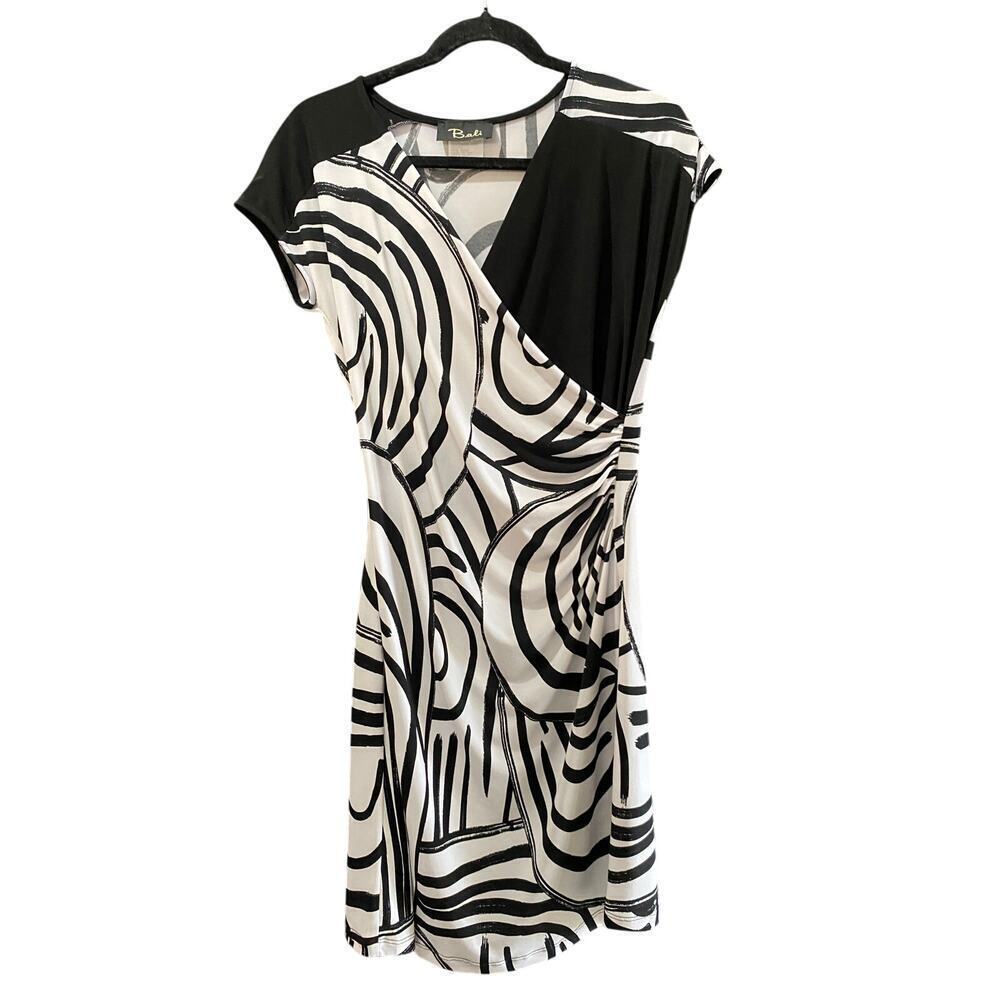 Bali Black & White V-Neckline Sleeveless Fit & Flare Dress Size 8